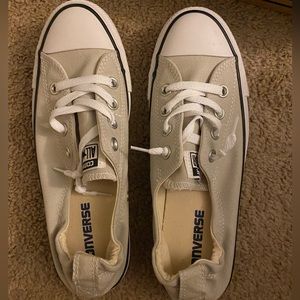 Size 8 soft back converse. Light gray color.